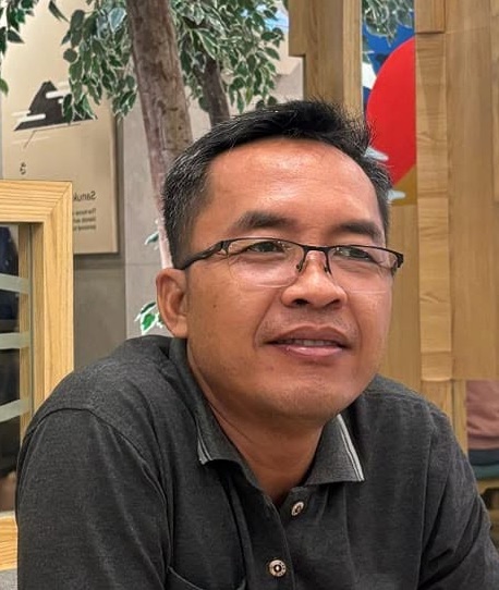 Foto Hadi Permono, 48 tahun, orang hilang sejak 17 Agustus 2026 di Desa Adiraja, Adipala, Cilacap, memakai kacamata